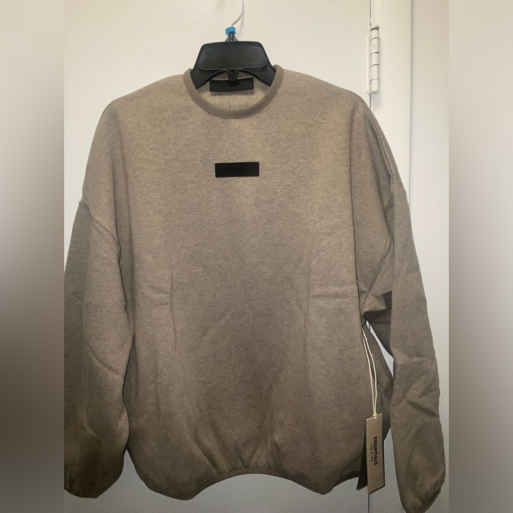 Essentials mens crewneck Sz small Heather Gre new with tag